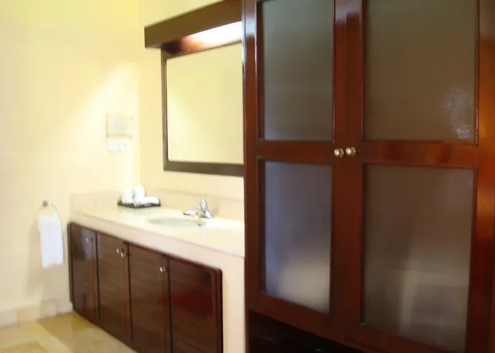 Anini Raka Resort 4*